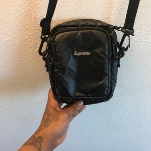 Authentic Supreme shoulder bag.